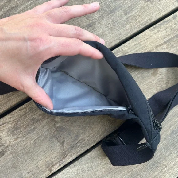 Athleta Kinetic Sling Bag Cross Body Small Purse Waist Belt Fanny Pack in Black - Picture 10 of 10